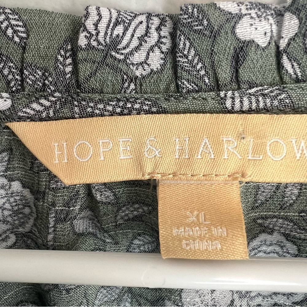 NWT Hope & Harlow Ruffle Neck Cuff Sleeve Gray Green Floral Blouse Sz XL Cottage - Picture 3 of 16